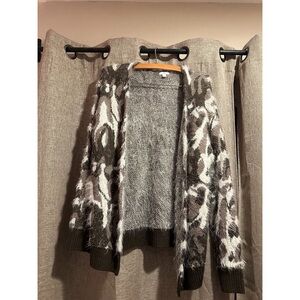 LIKE NEW bp Women's Fuzzy Camo/Animal Print Cardigan